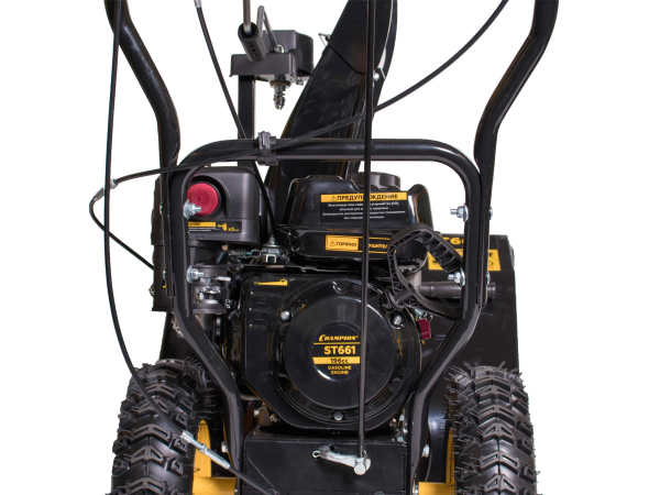 Снегоуборщик Champion ST661 с бензиновым двигателем мощностью 6,5 л.с., объемом 196 см. куб.